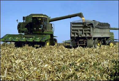 20120525-corn Combine-harvesting-corn.jpg